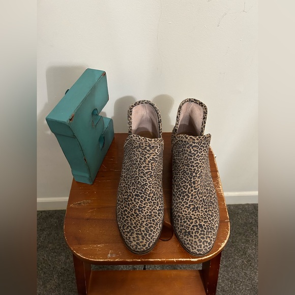 4/$25 or listed price⛄️!! Lucky Brand Fallila Bootie - Picture 2 of 10